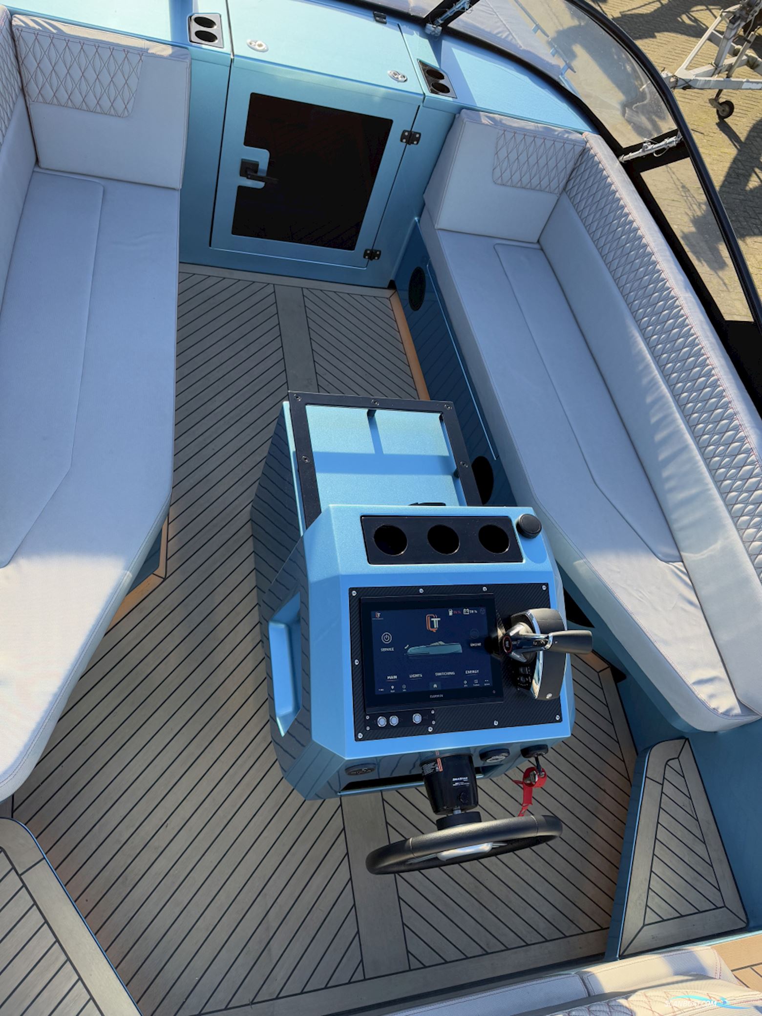 Qualia 25 Cabin