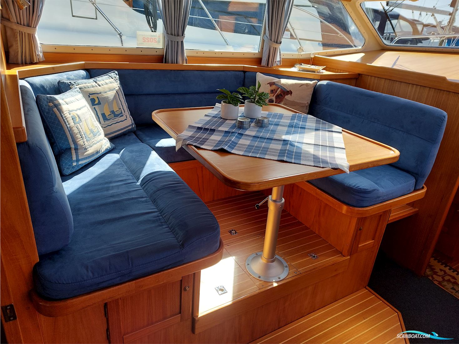 Queen Albatross 1120