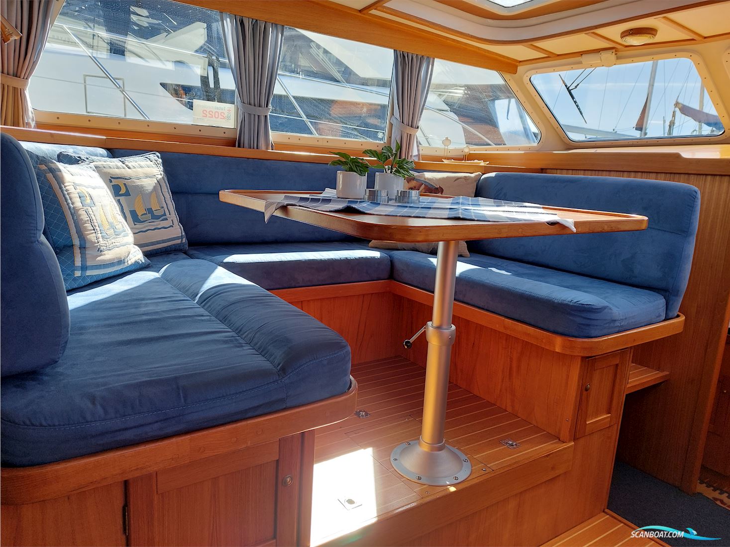 Queen Albatross 1120