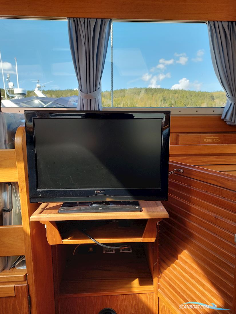 Queen Albatross 1120