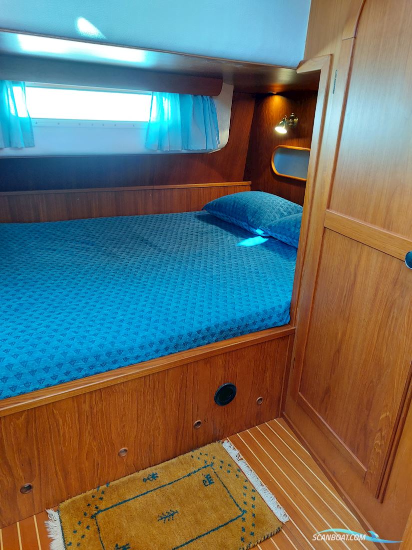 Queen Albatross 1120