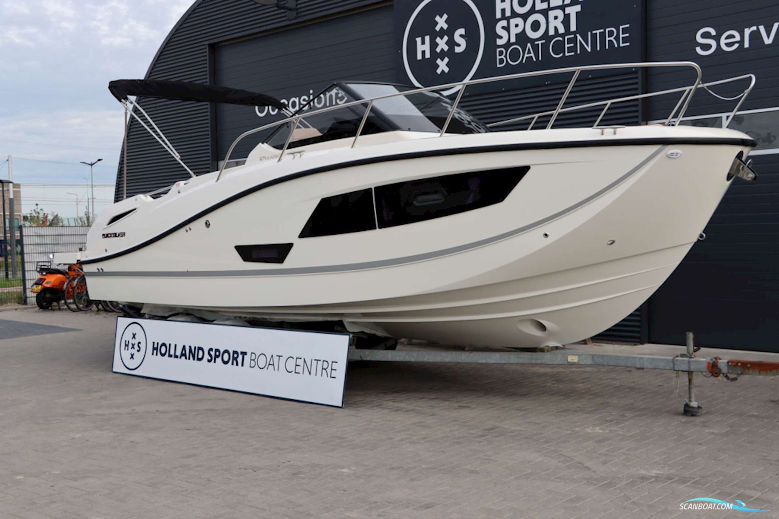 Quicksilver  Activ 875 Sundeck