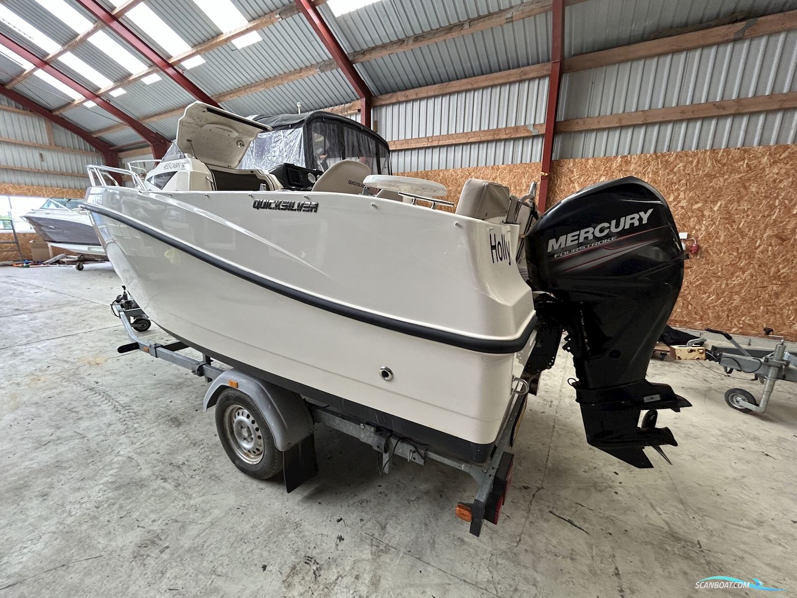 Quicksilver 455 Cabin / Med Trailer