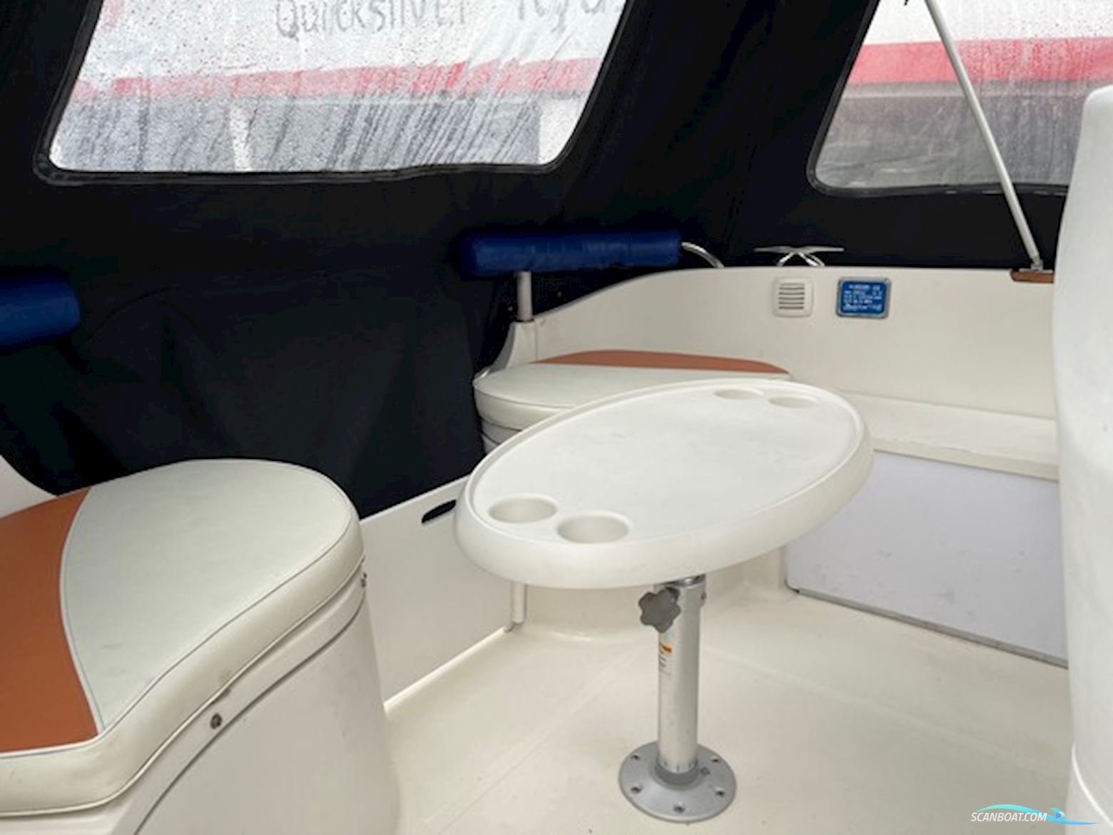 Quicksilver 470 Cruiser Med 40 hk Mercury-Efi 4 Takt og 1000 kg Brenderup Bådtrailer