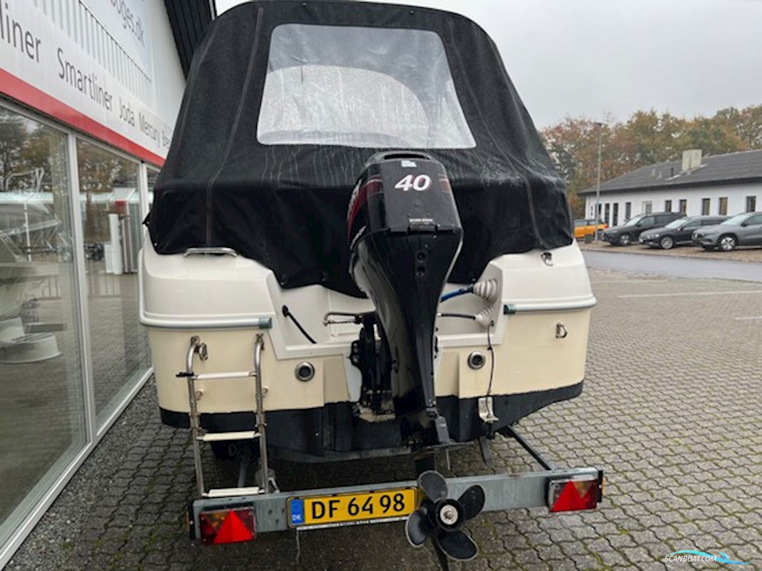 Quicksilver 470 Cruiser Med 40 hk Mercury-Efi 4 Takt og 1000 kg Brenderup Bådtrailer