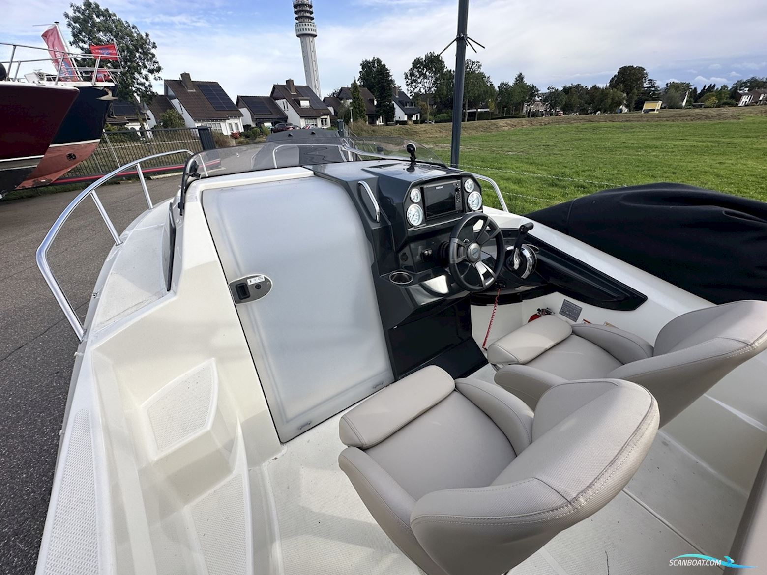 Quicksilver 555 Cabin