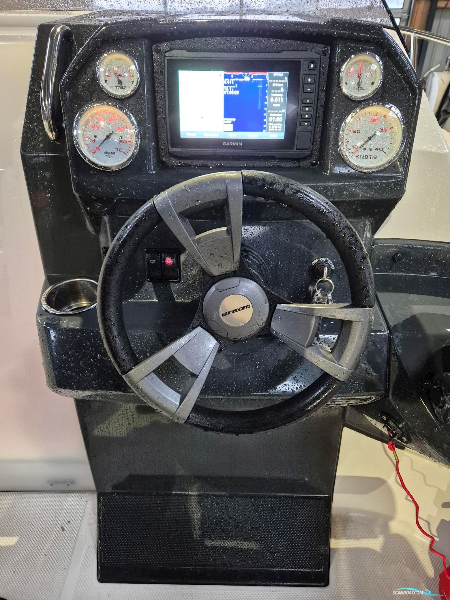 Quicksilver 555 Cabin