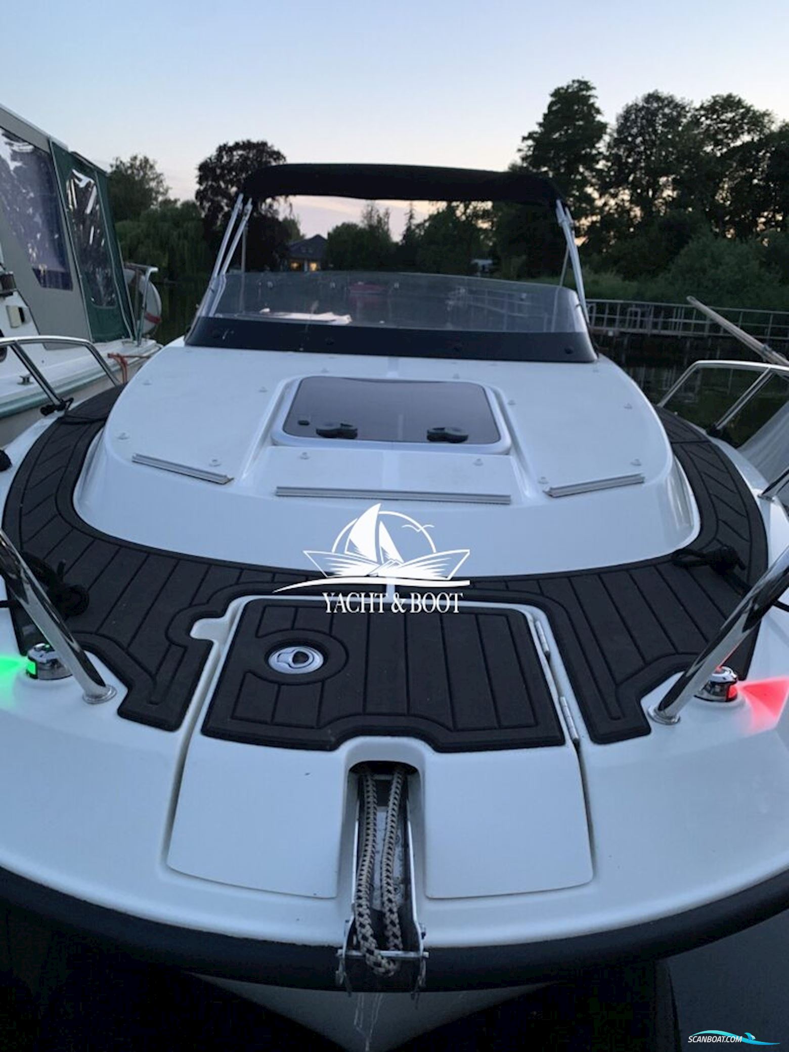 Quicksilver 555 Cabin