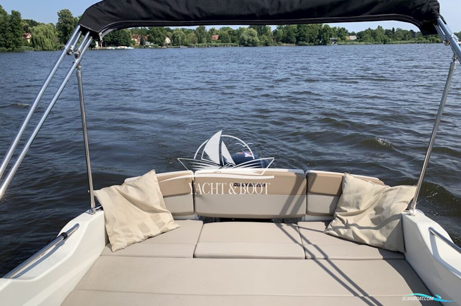 Quicksilver 555 Cabin