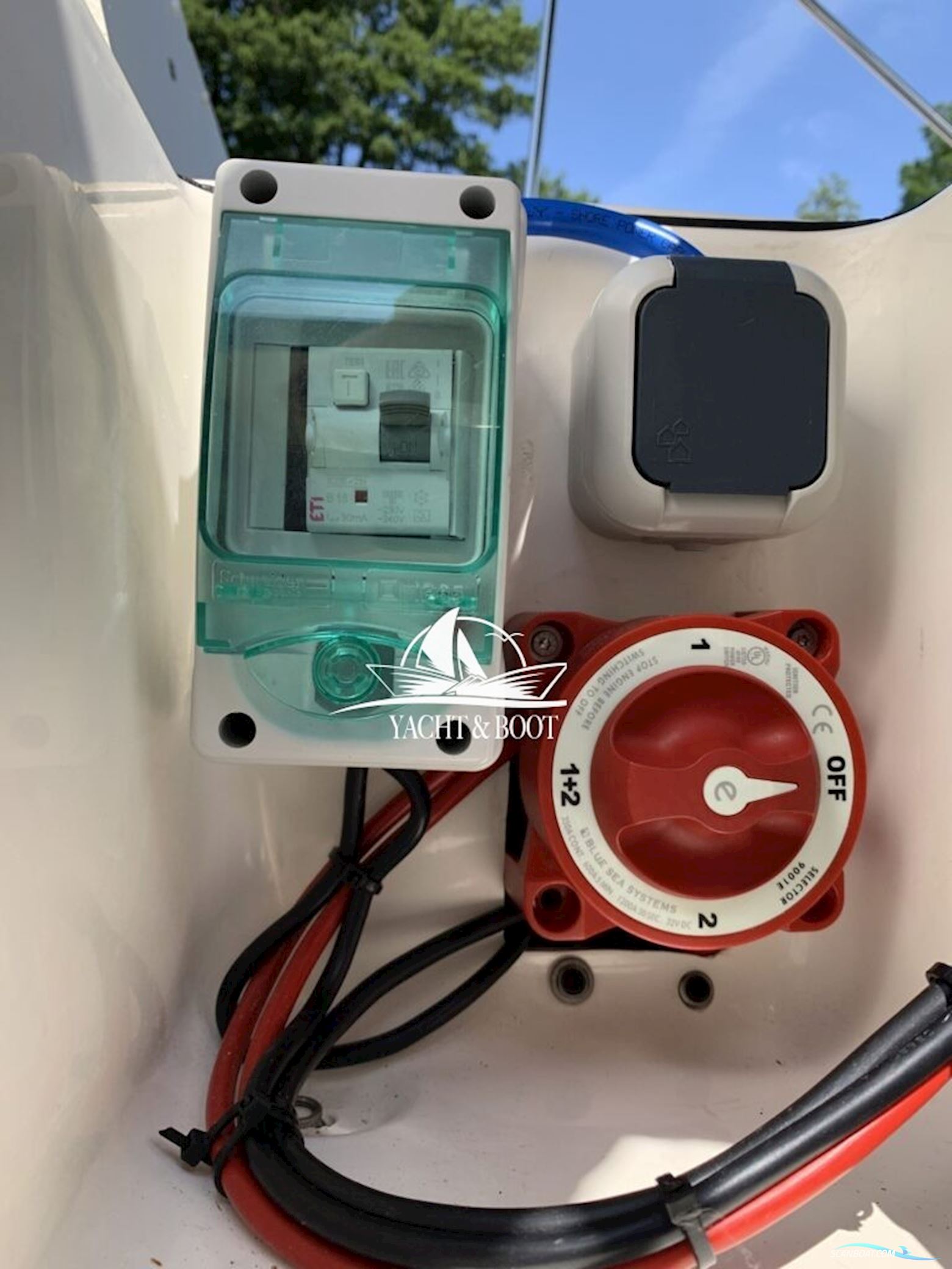 Quicksilver 555 Cabin