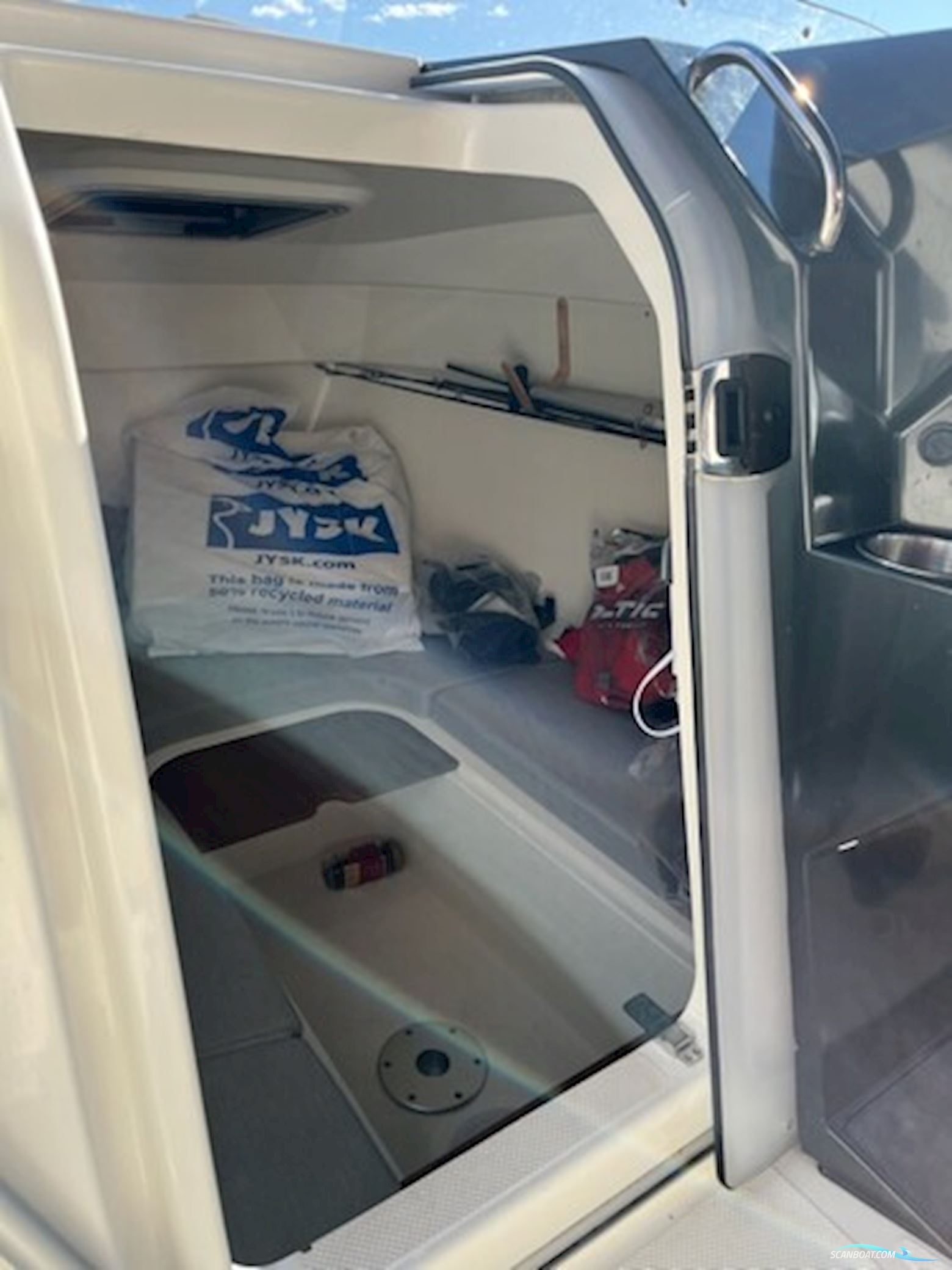 Quicksilver 555 Cabin