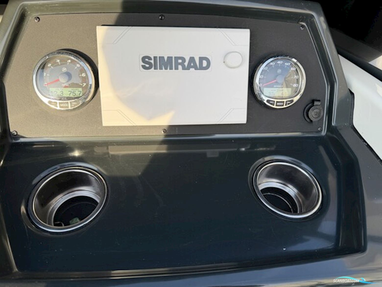 Quicksilver 605 Sundeck (2022) – Mercury 150 HK – Kun 75 timer – Topudstyret!