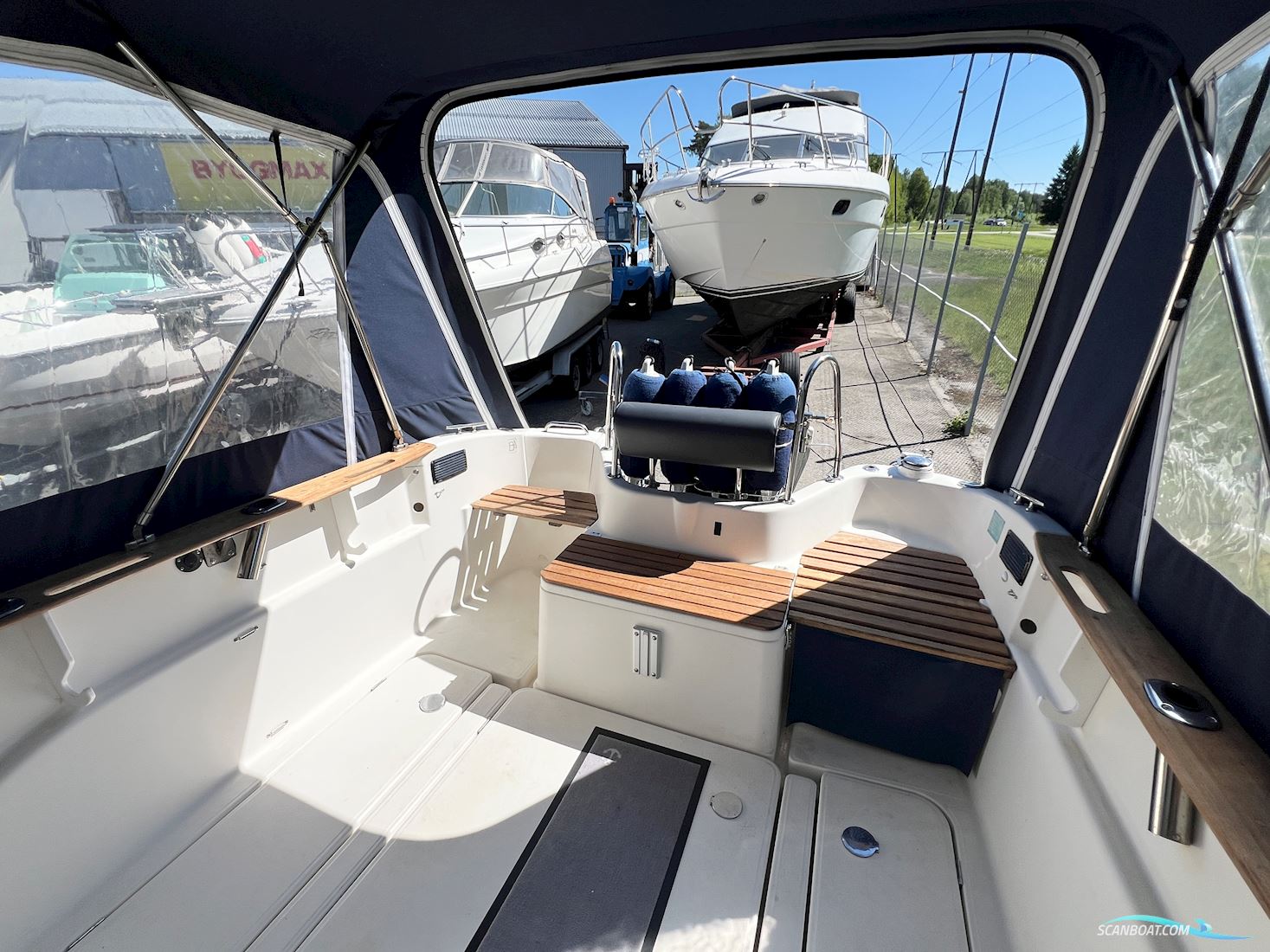 Quicksilver 640 Pilothouse