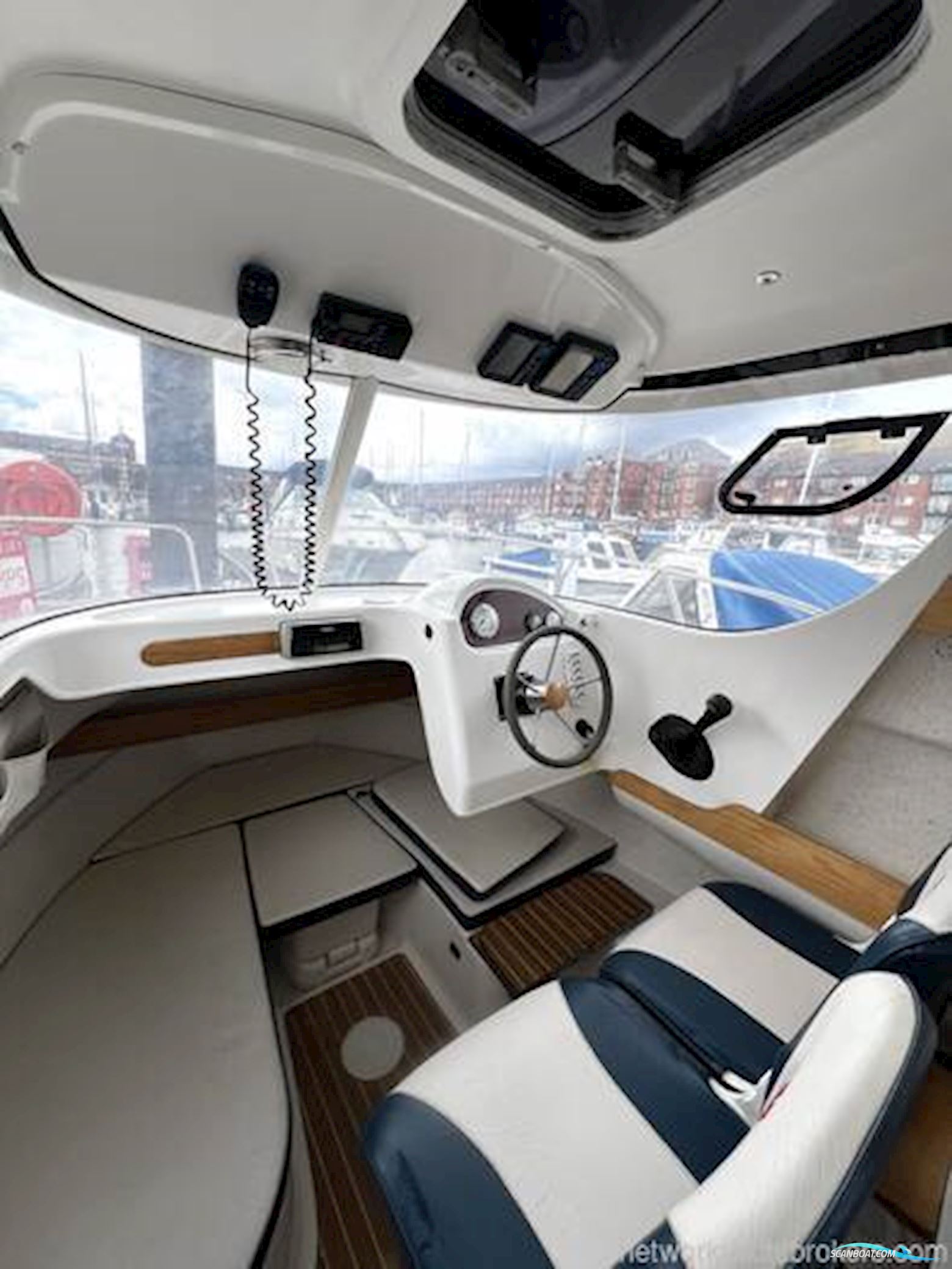 Quicksilver 640 Pilothouse