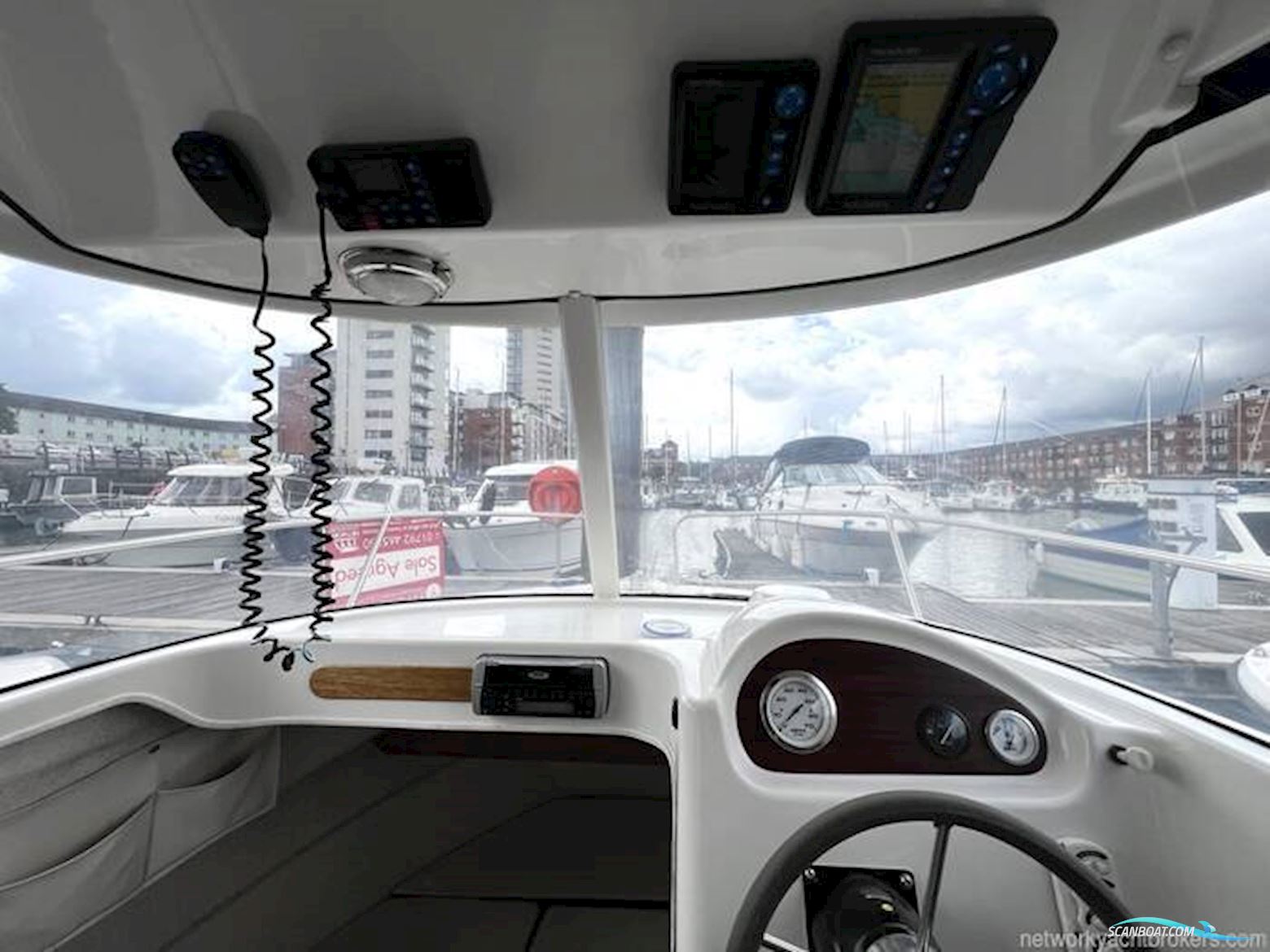 Quicksilver 640 Pilothouse