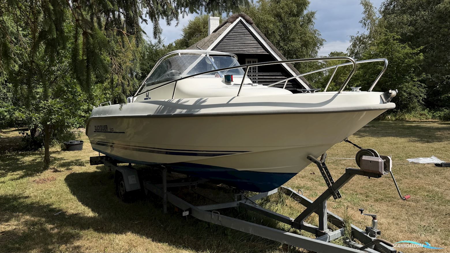 Quicksilver 640 Walk Around