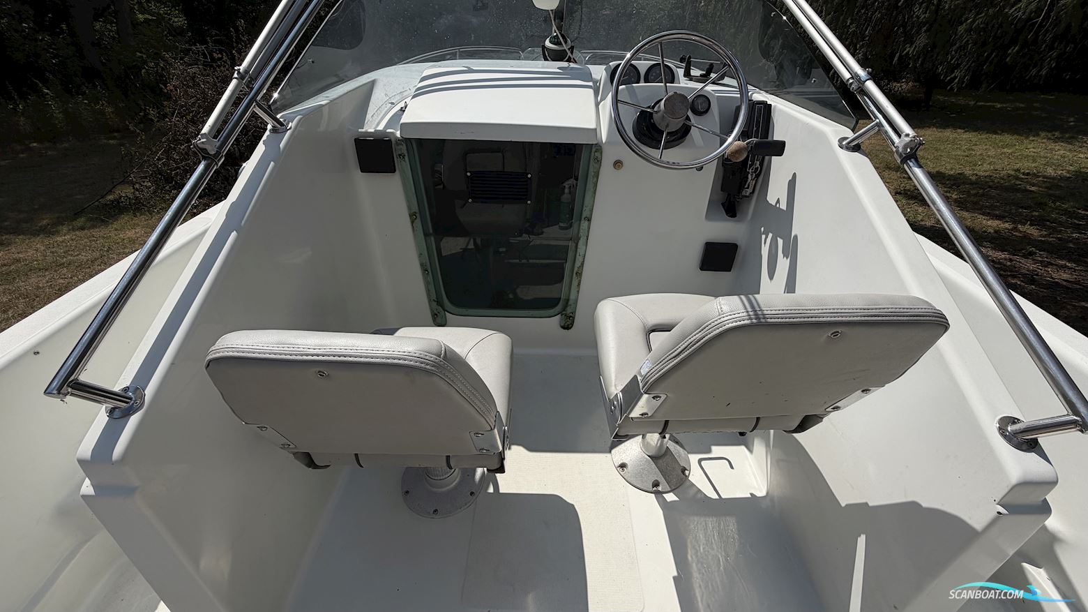 Quicksilver 640 Walk Around