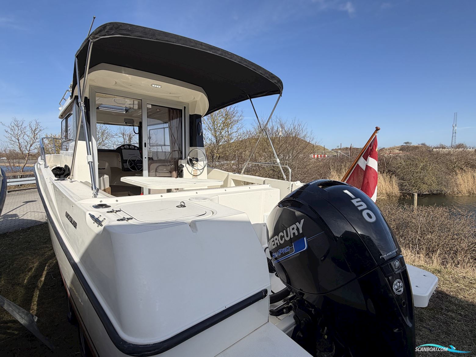 Quicksilver 675 Pilothouse