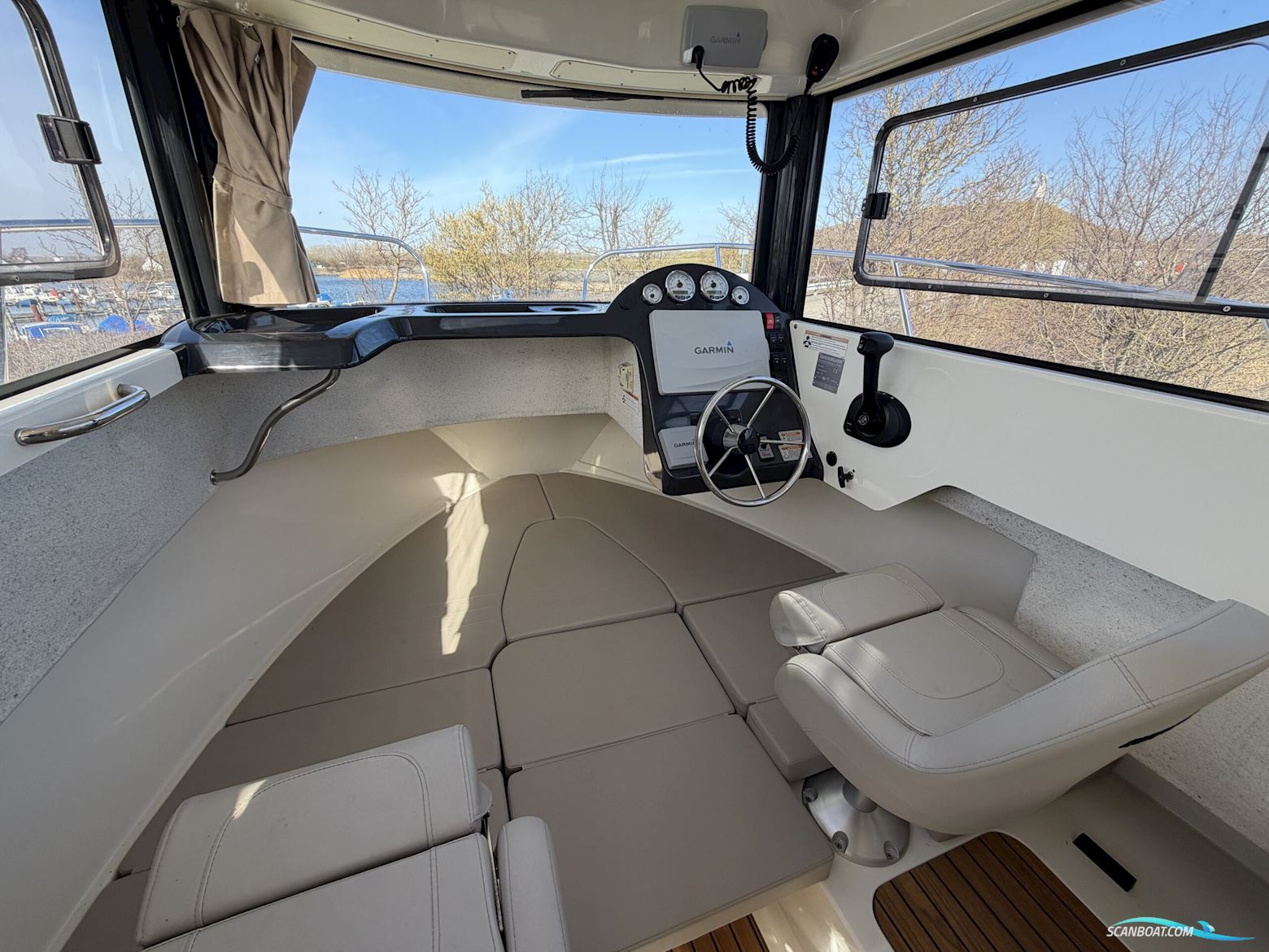 Quicksilver 675 Pilothouse