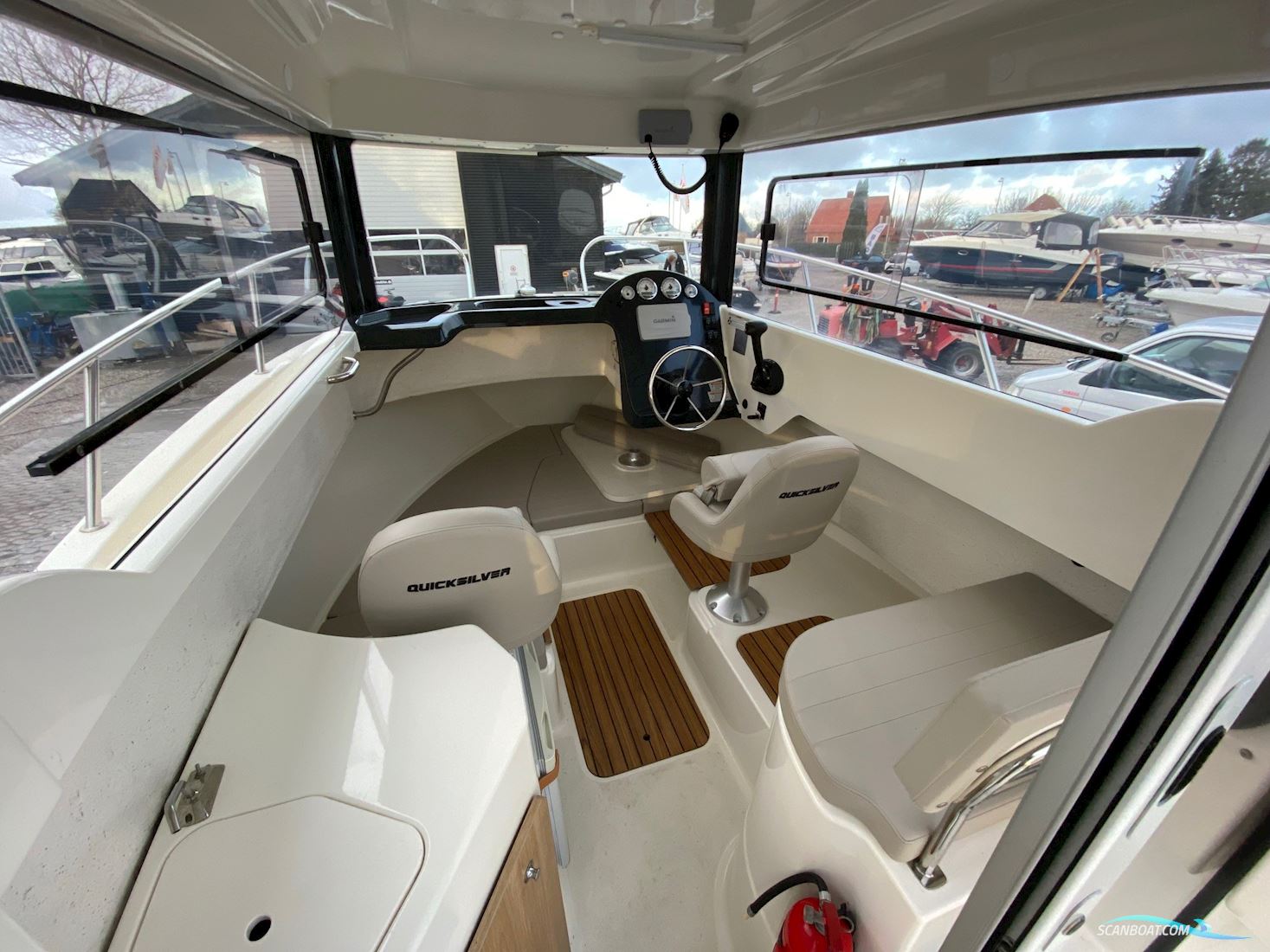 Quicksilver 675 Pilothouse