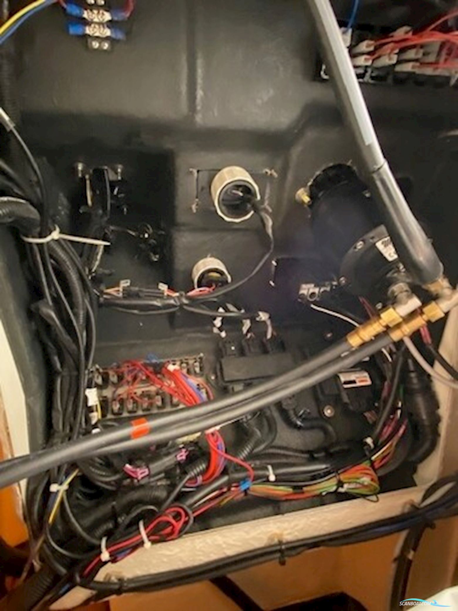 Quicksilver 705 Pilothouse m/Mercury F225 hk V6 