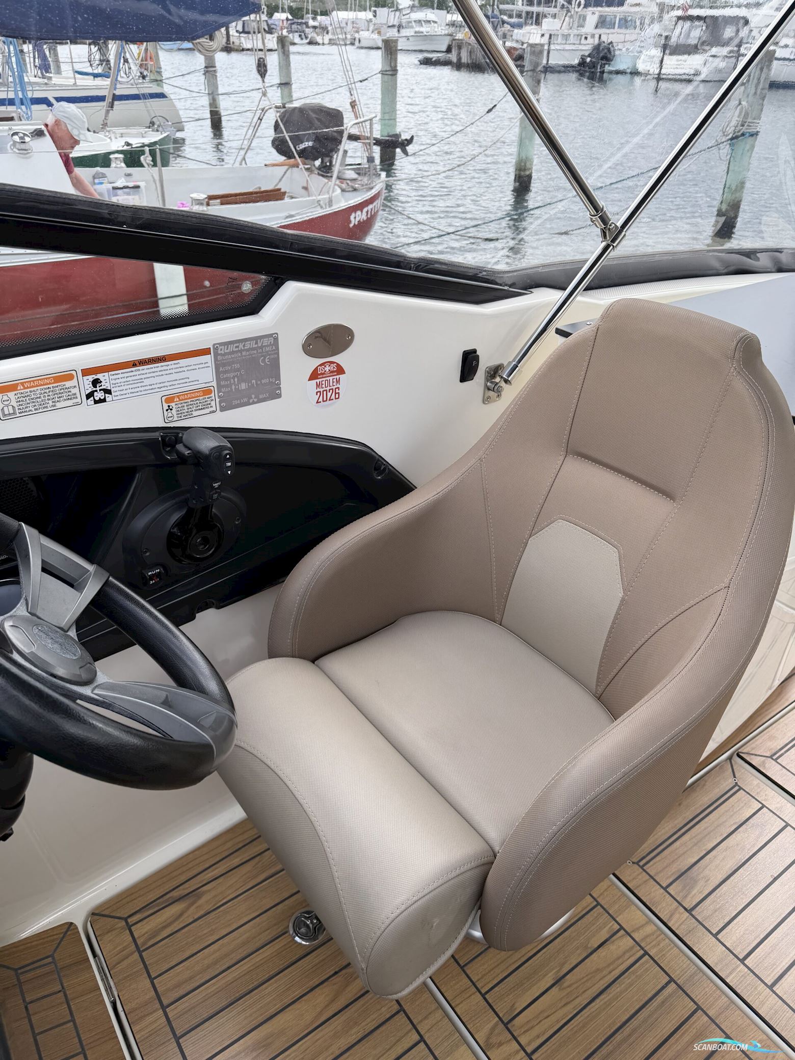 Quicksilver 755 Activ Cruiser, Nedsat