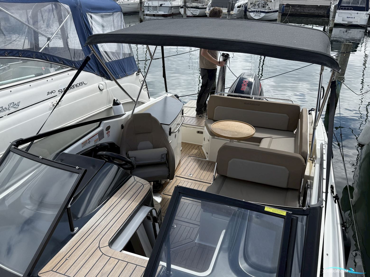 Quicksilver 755 Activ Cruiser, Nedsat