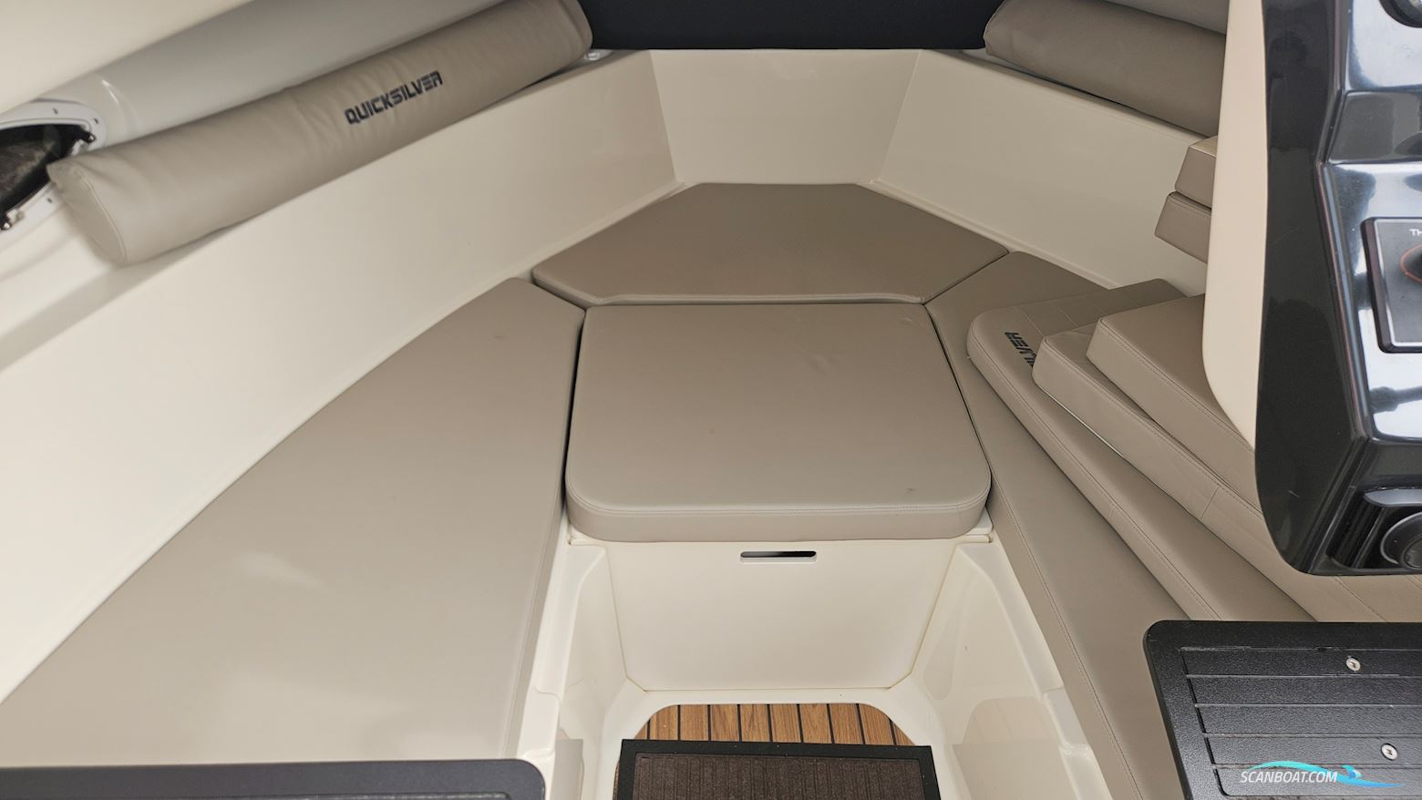 Quicksilver 755 Pilothouse