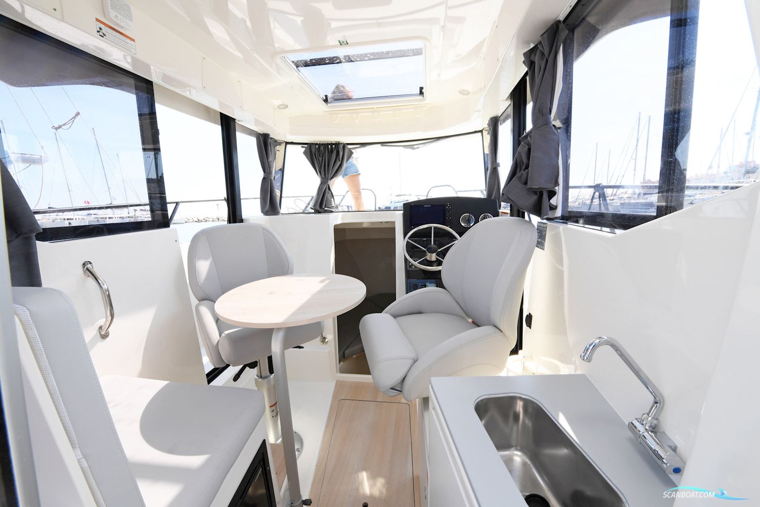 Quicksilver 805 Pilothouse