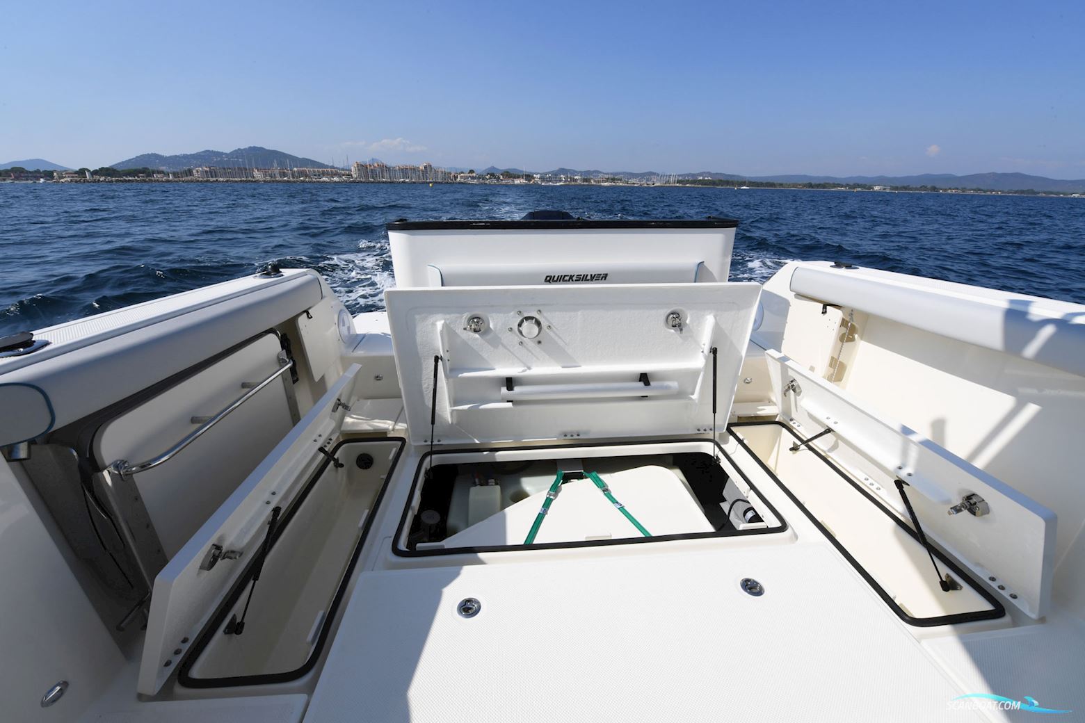 Quicksilver 805 Pilothouse