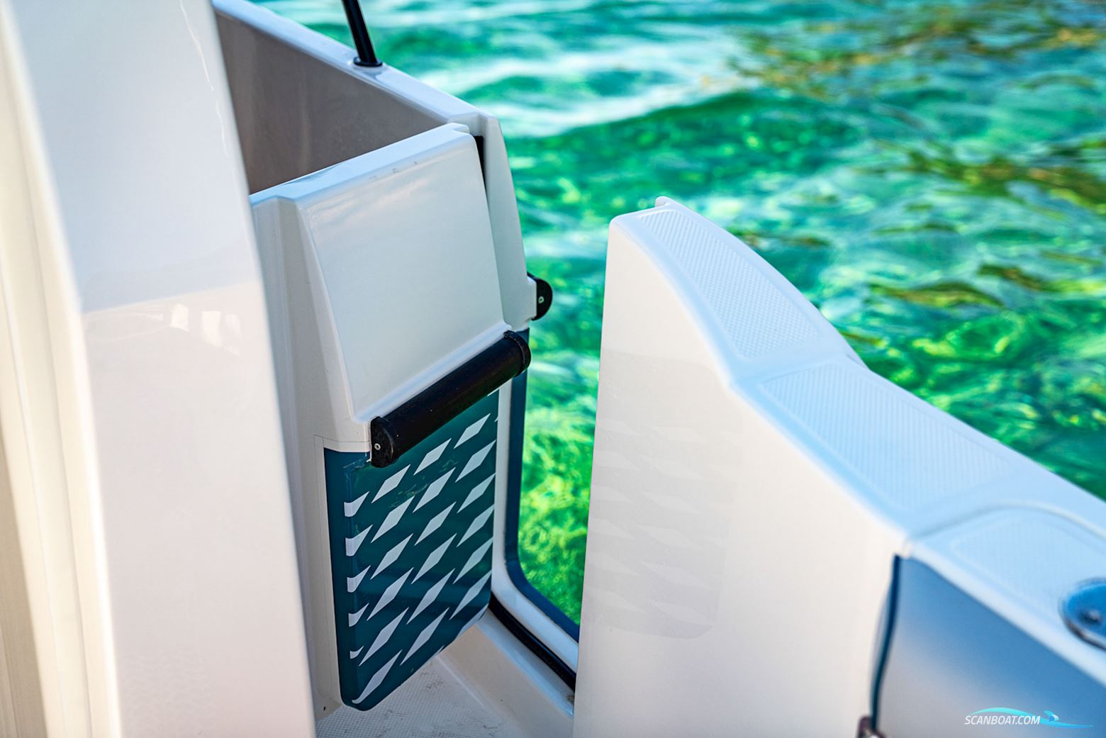 Quicksilver 805 Pilothouse