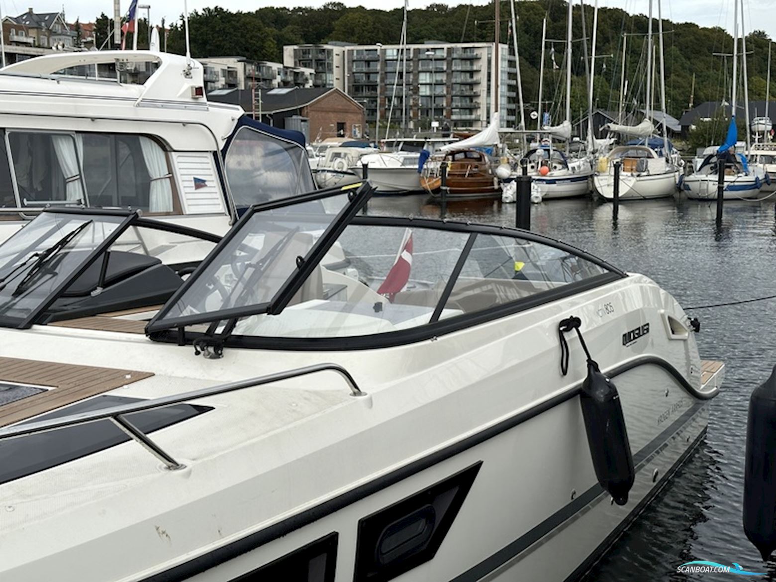 Quicksilver 805