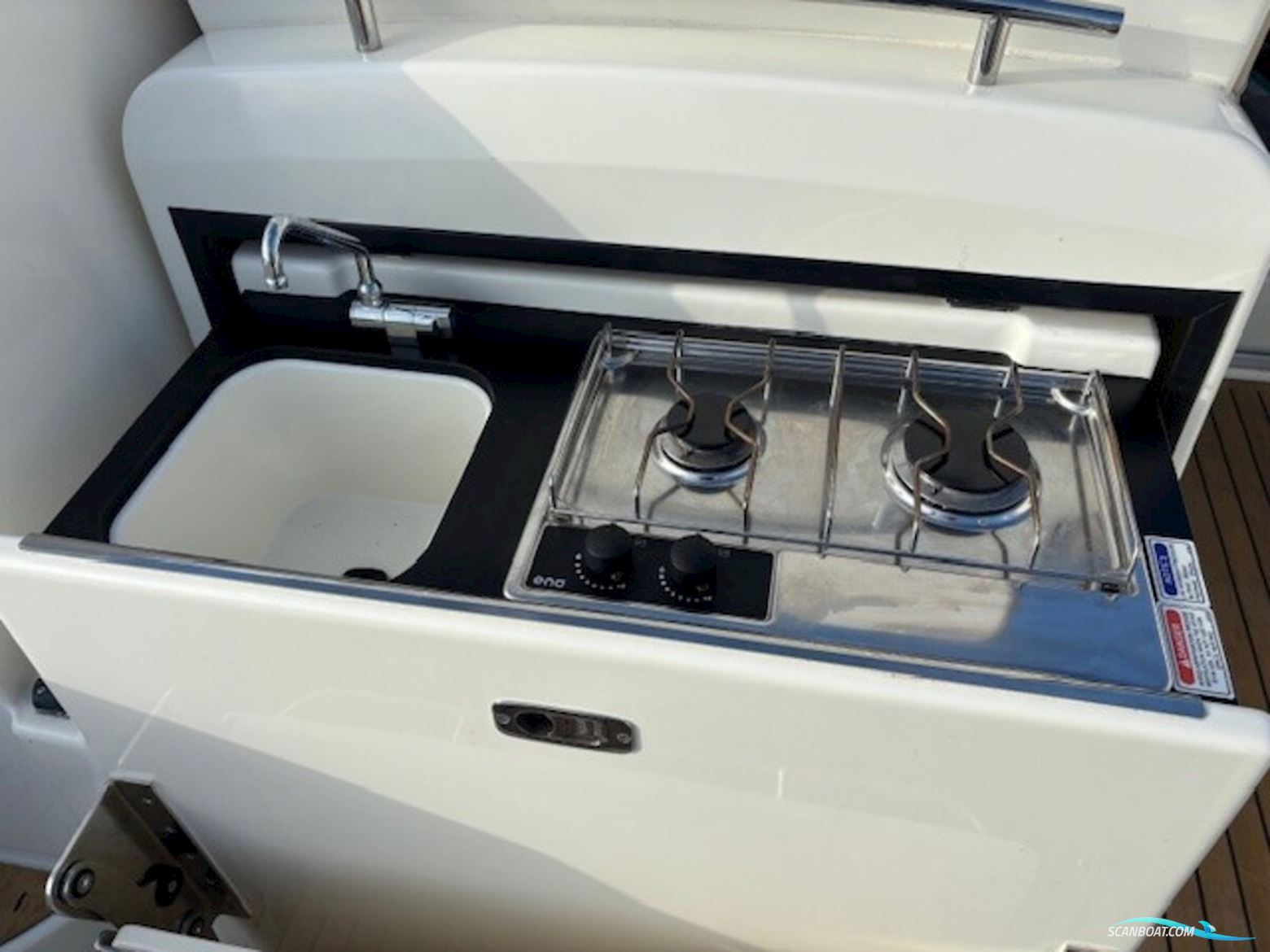 Quicksilver 875 Sundeck Active