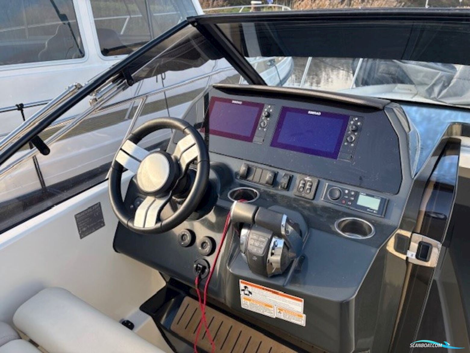 Quicksilver 875 Sundeck Active