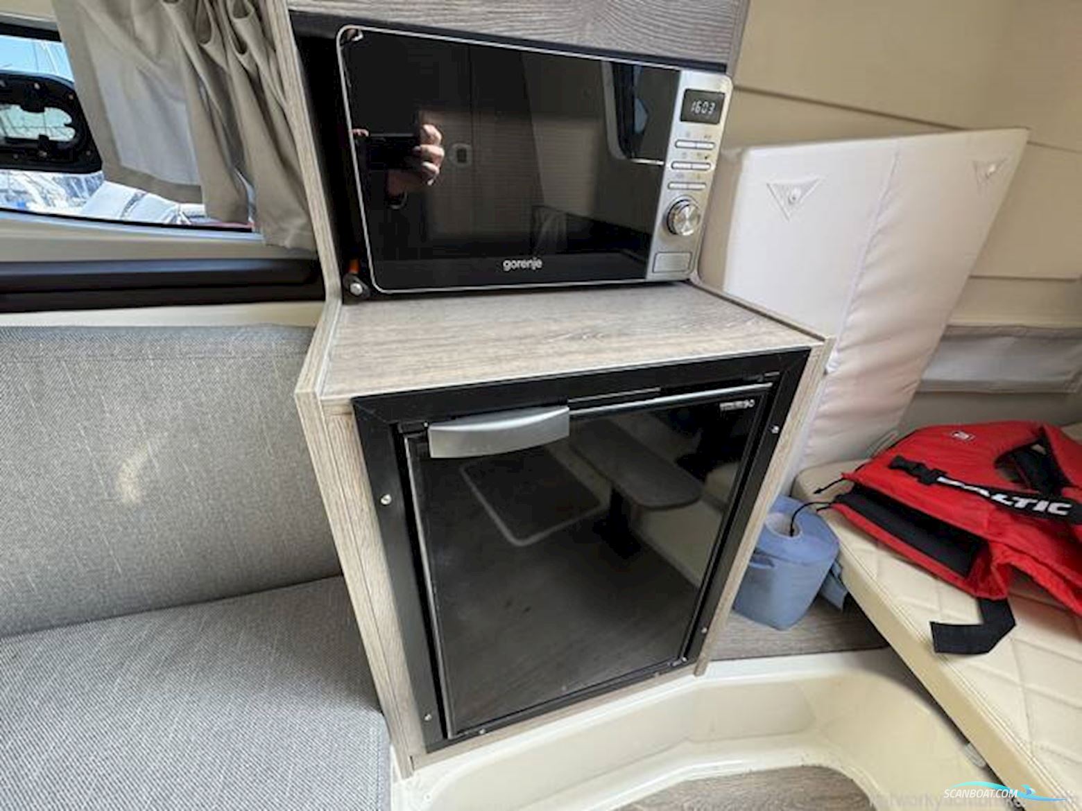 Quicksilver 875 Sundeck