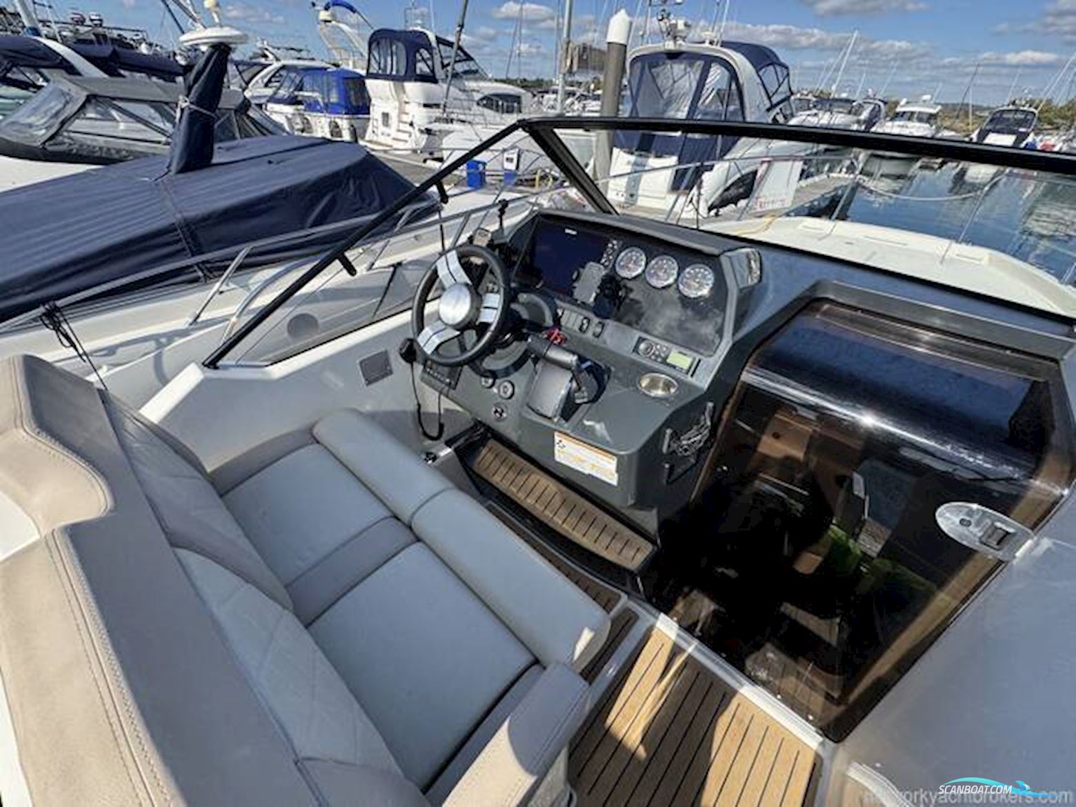 Quicksilver 875 Sundeck