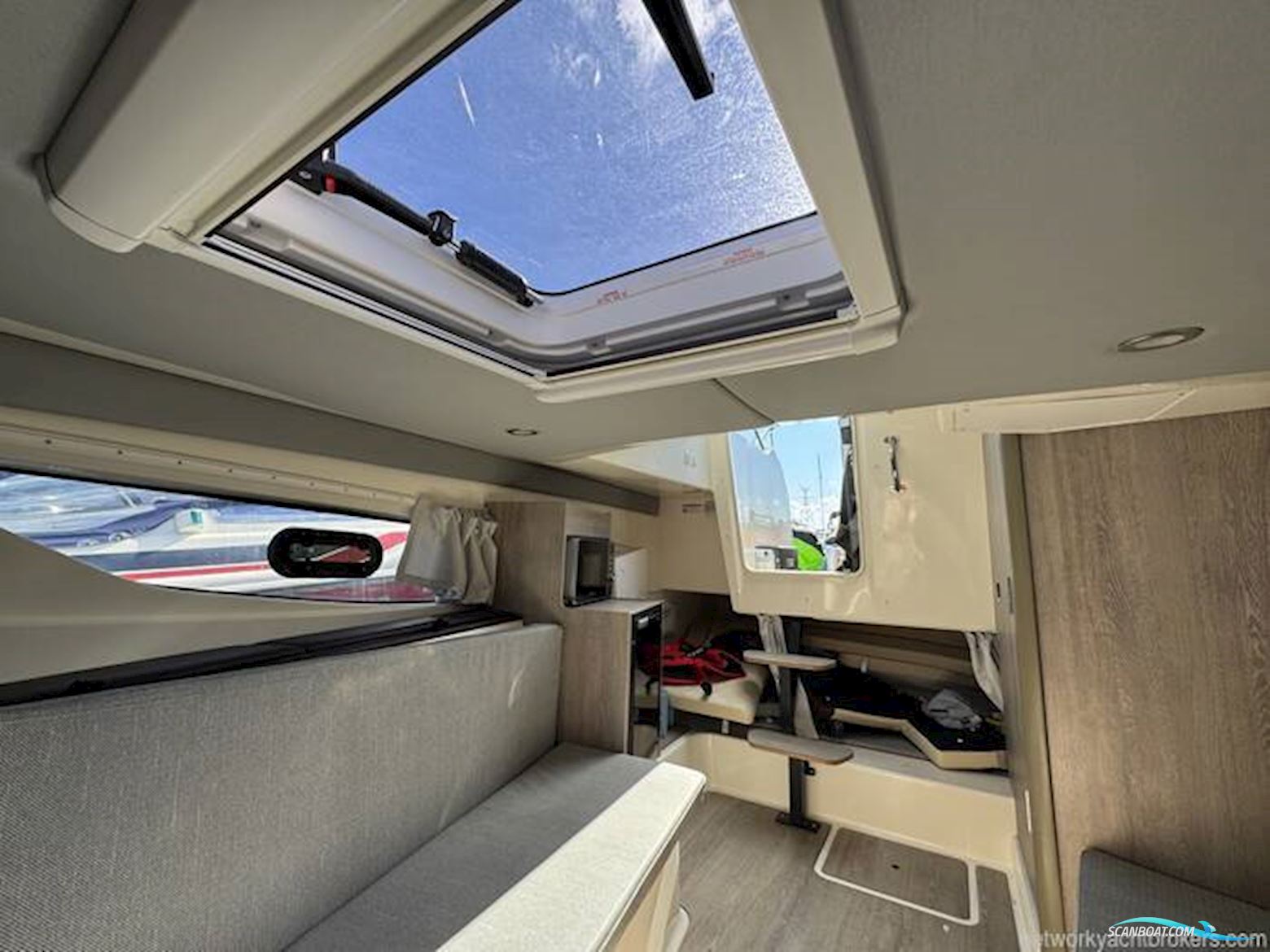 Quicksilver 875 Sundeck