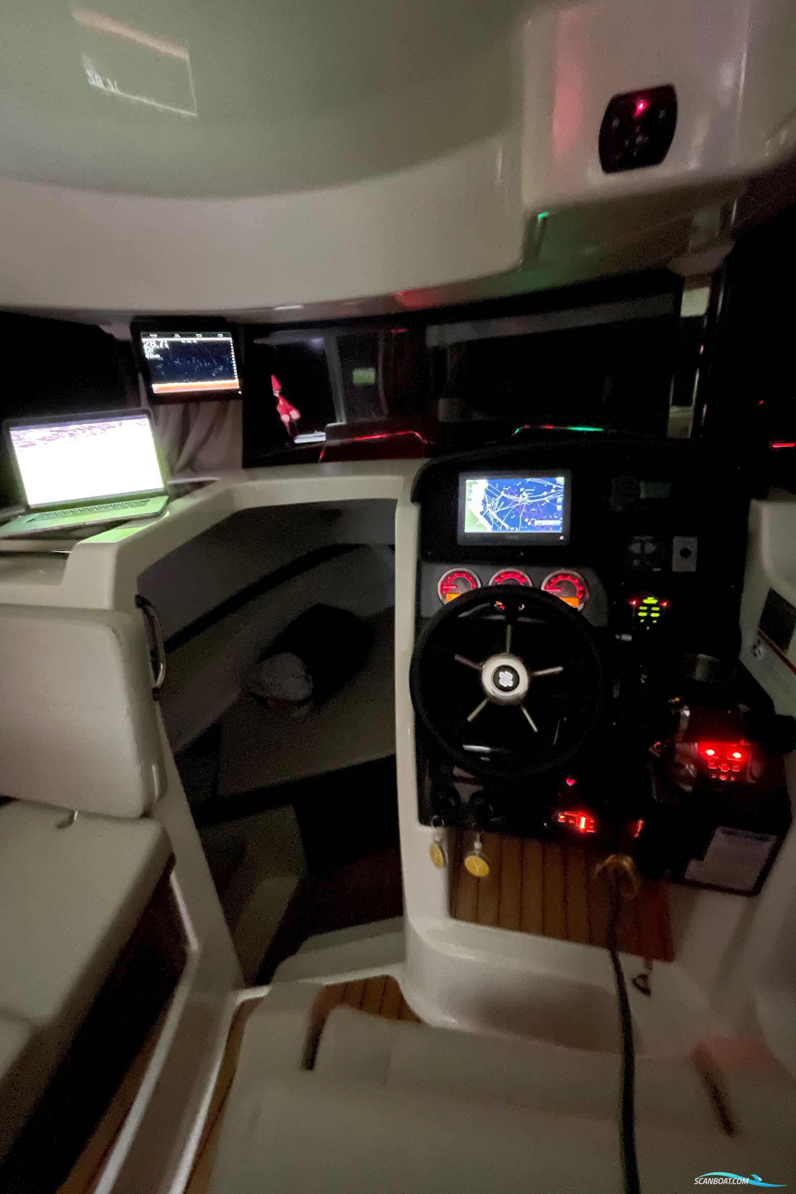 Quicksilver 905 Pilothouse