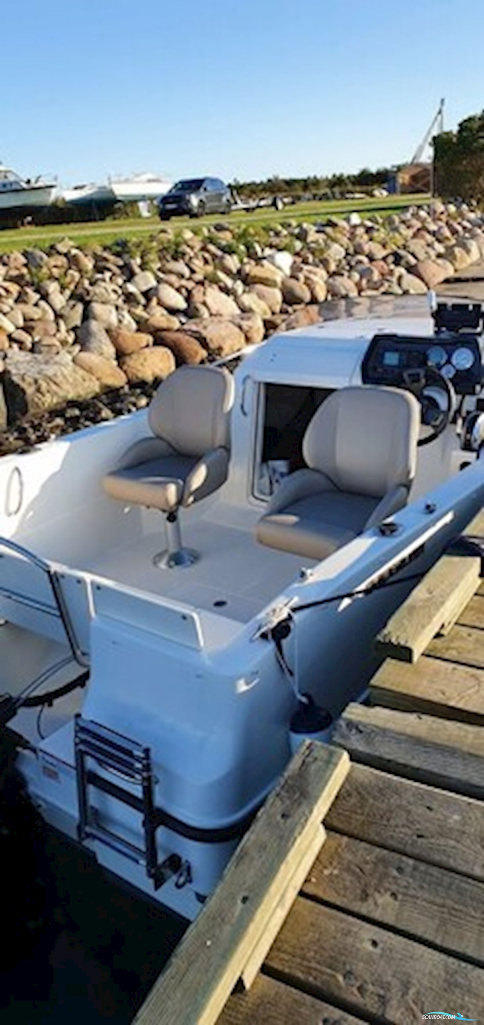 Quicksilver Activ 455 Cabin