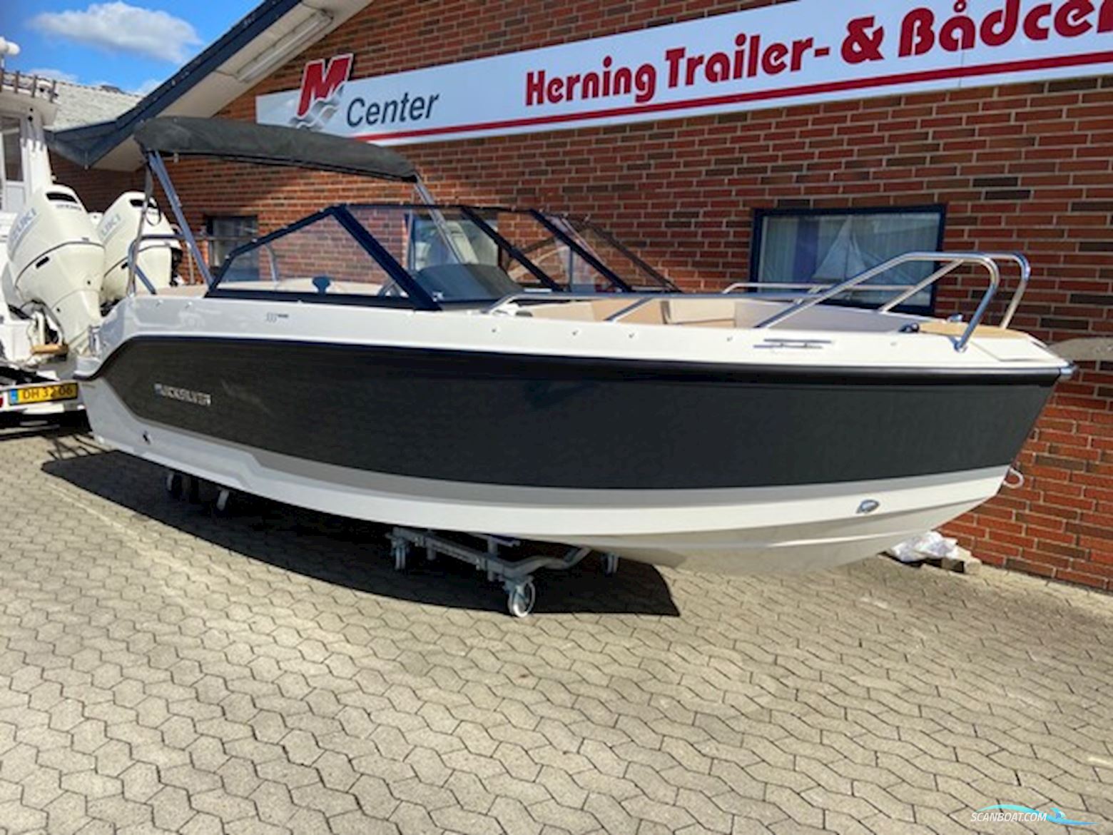 Quicksilver Activ 555 Bowrider m/Mercury F80 hk Efi 4-Takt - Nedsat Påskepris !
