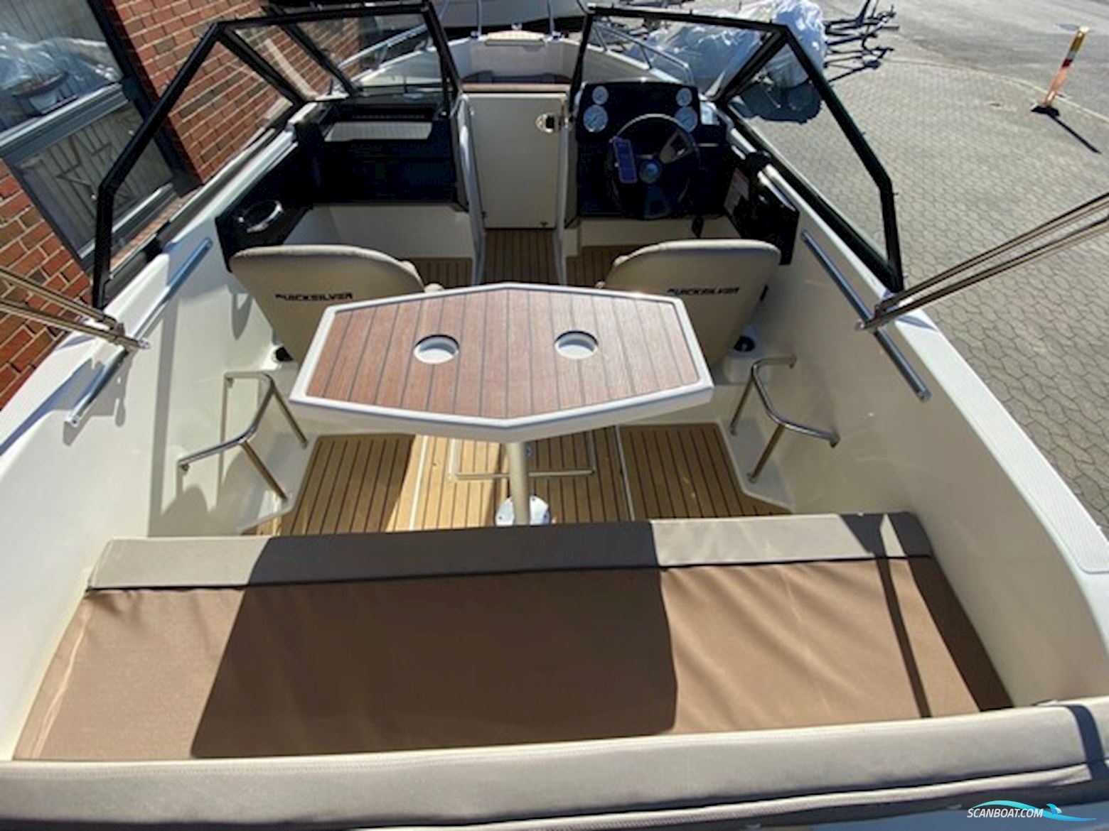 Quicksilver Activ 555 Bowrider m/Mercury F80 hk Efi 4-Takt - Nedsat Påskepris !