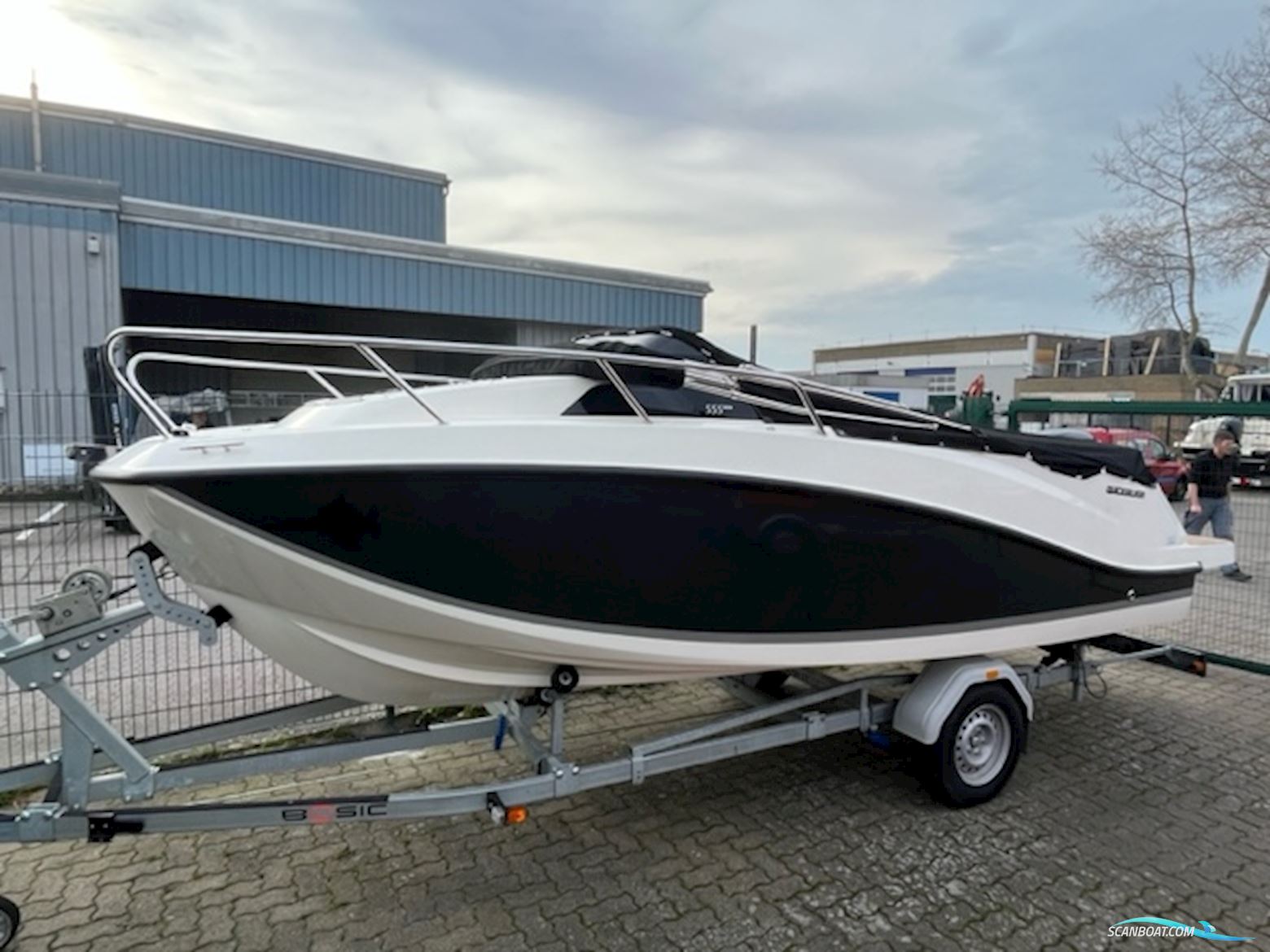 Quicksilver Activ 555 Cabin + Mercury F100Elpt Motorbåd 2020, med Mercury motor, Tyskland