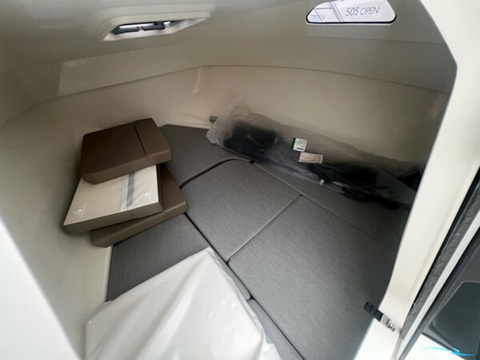 Quicksilver ACTIV 555 Cabin, Mercury F100 EFI