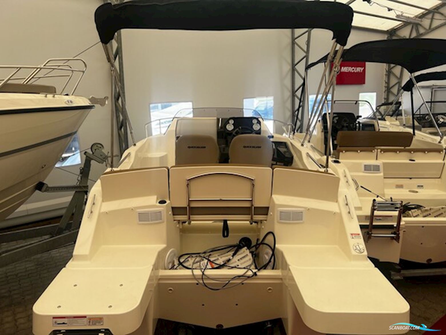 Quicksilver ACTIV 555 Cabin, Mercury F100 EFI