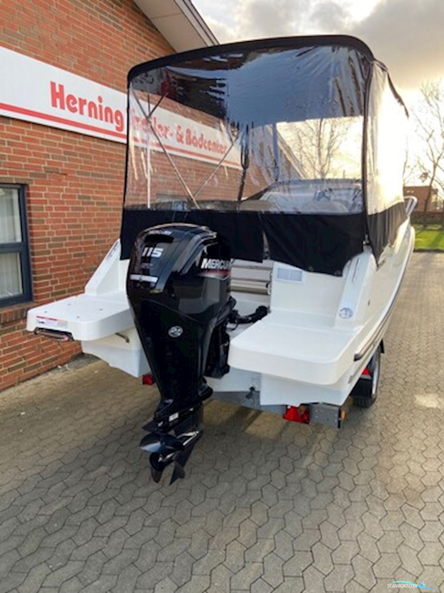 Quicksilver Activ 555 Cabin m/Mercury F115 hk og Brenderup Trailer