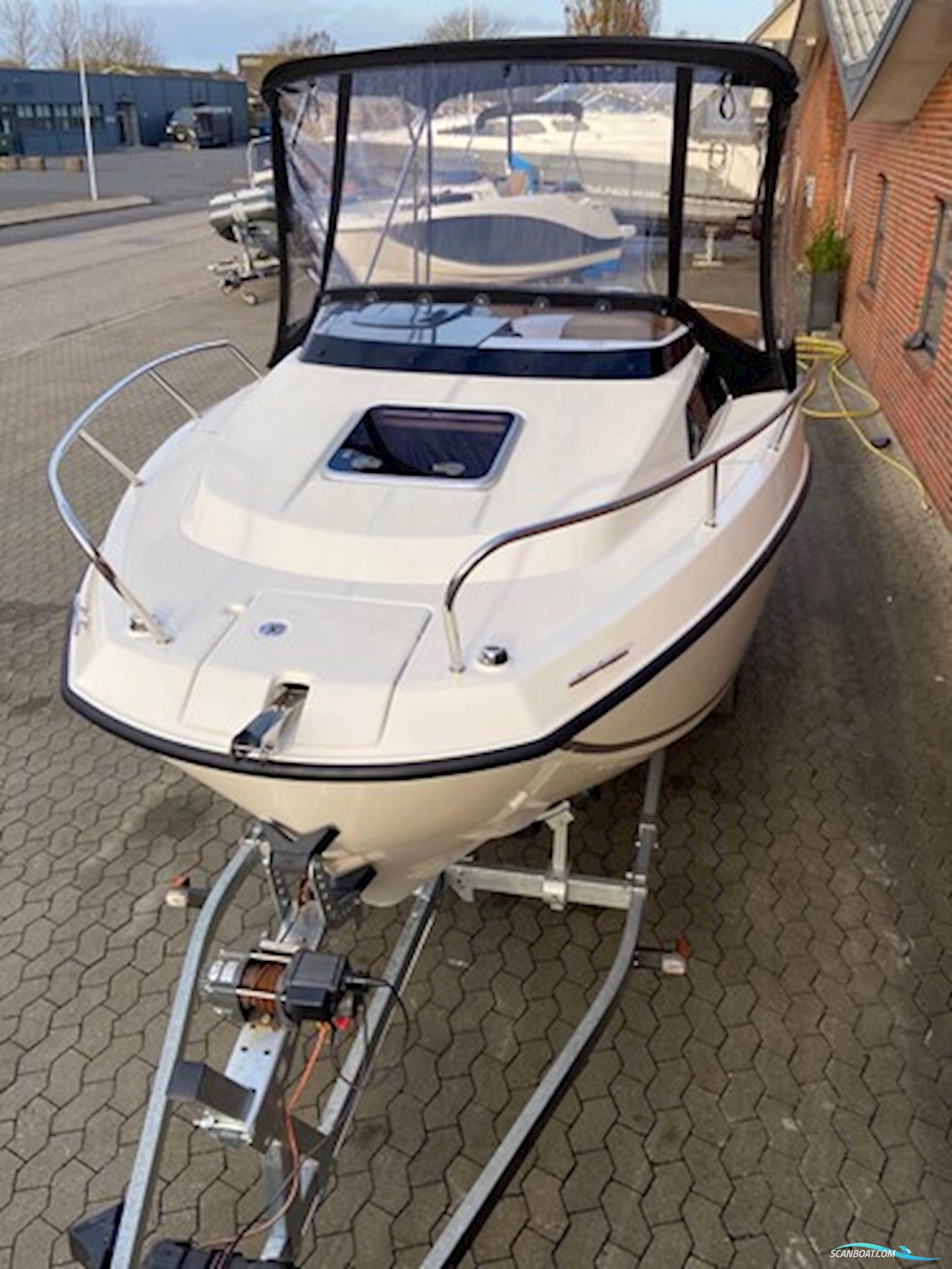 Quicksilver Activ 555 Cabin m/Mercury F115 hk og Brenderup Trailer