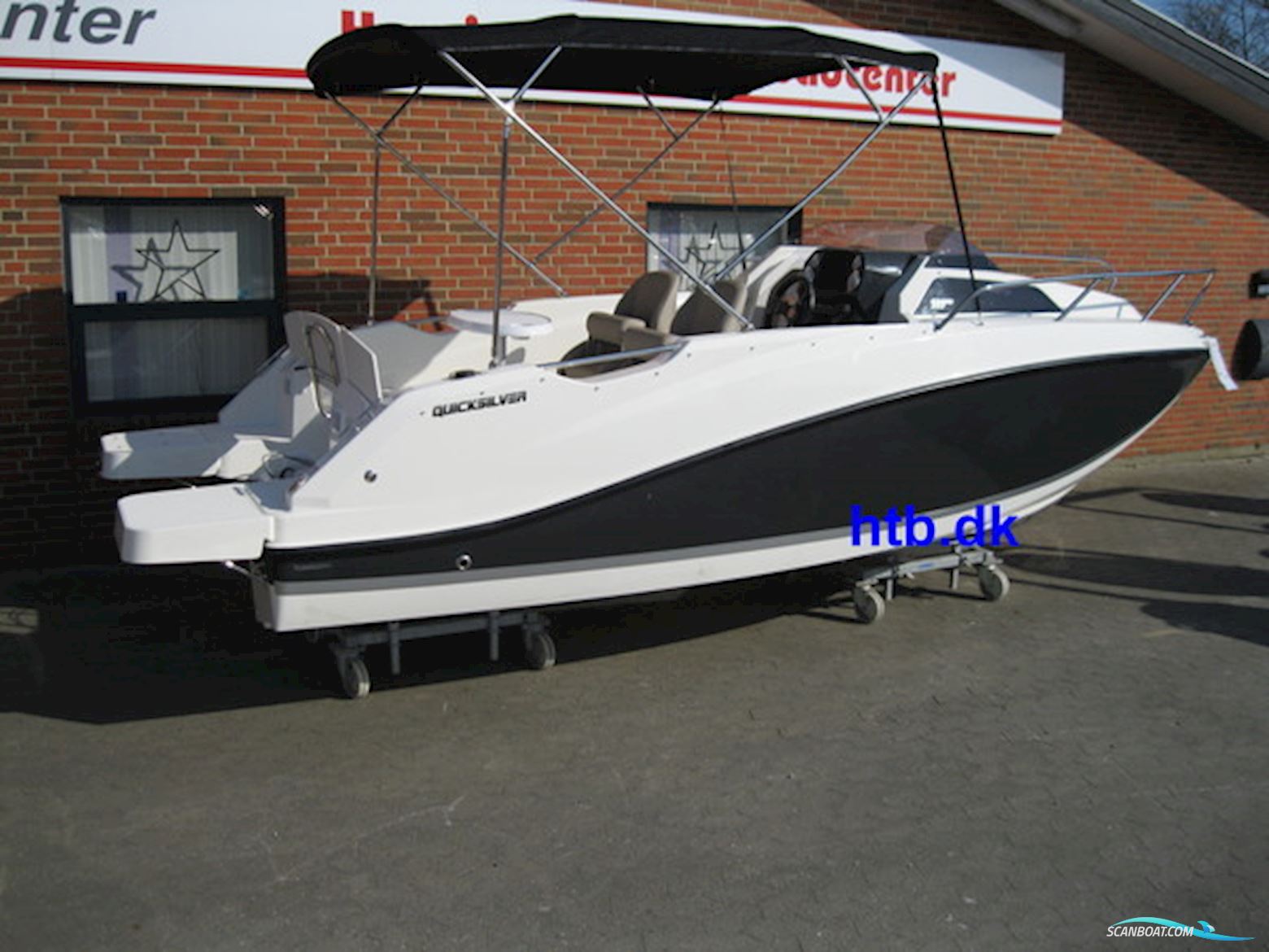 Quicksilver Activ 555 Cabin m/Mercury F80 hk EFI 4-takt