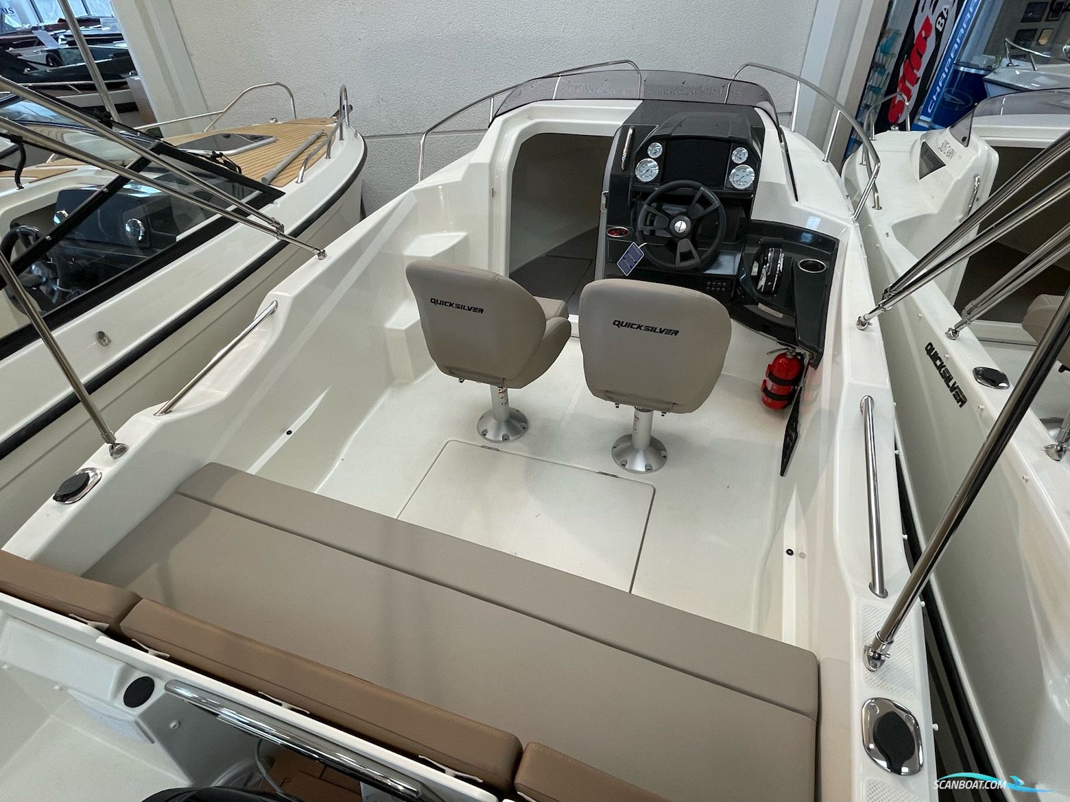 Quicksilver Activ 555 Cabin