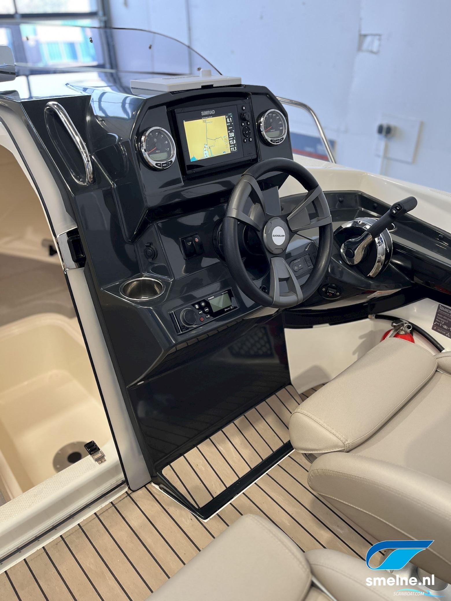 Quicksilver ACTIV 555 CABIN