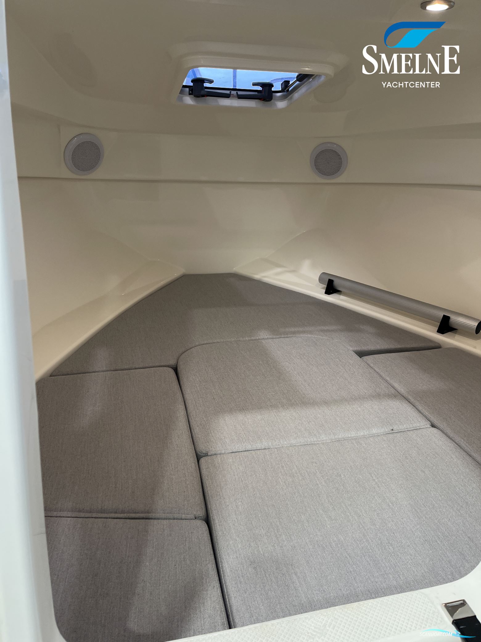 Quicksilver Activ 555 Cabin